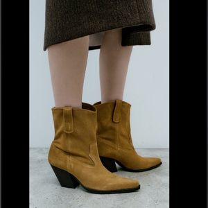Zara cowboy suede ankle boots / 6.5.